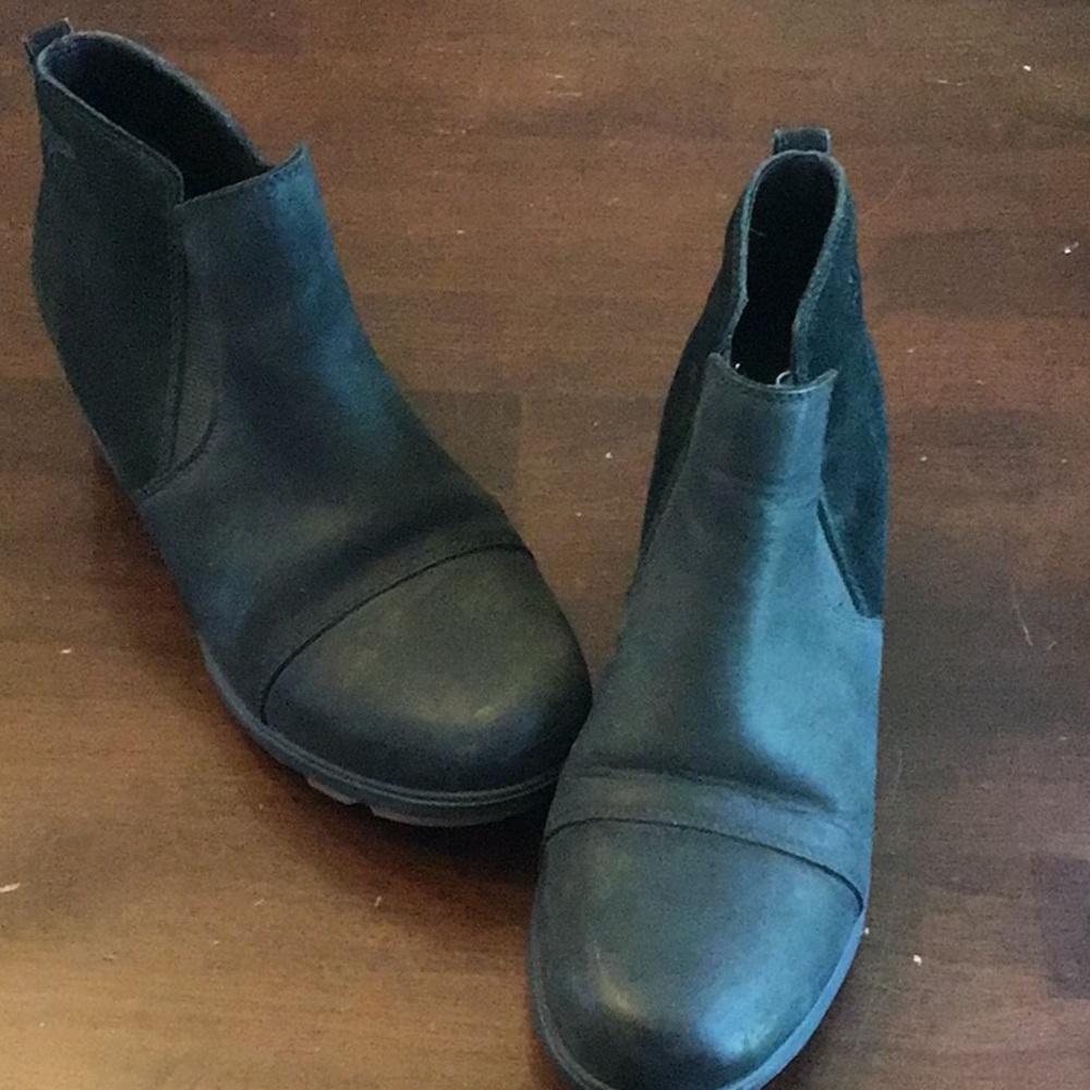 Sorel Black Evie Chelsea Boots